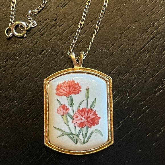 Vintage Avon Floral Flower Heritage Necklace January Carnation 20”  1980 - Picture 2 of 3
